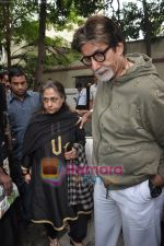 Amitabh Bachchan, Jaya Bachchan  watch Peepli live in Pixion,Bandra, Mumbai on 12th Aug 2010 (4).JPG